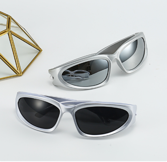 The Outlaw — Retro Punk Sunglasses